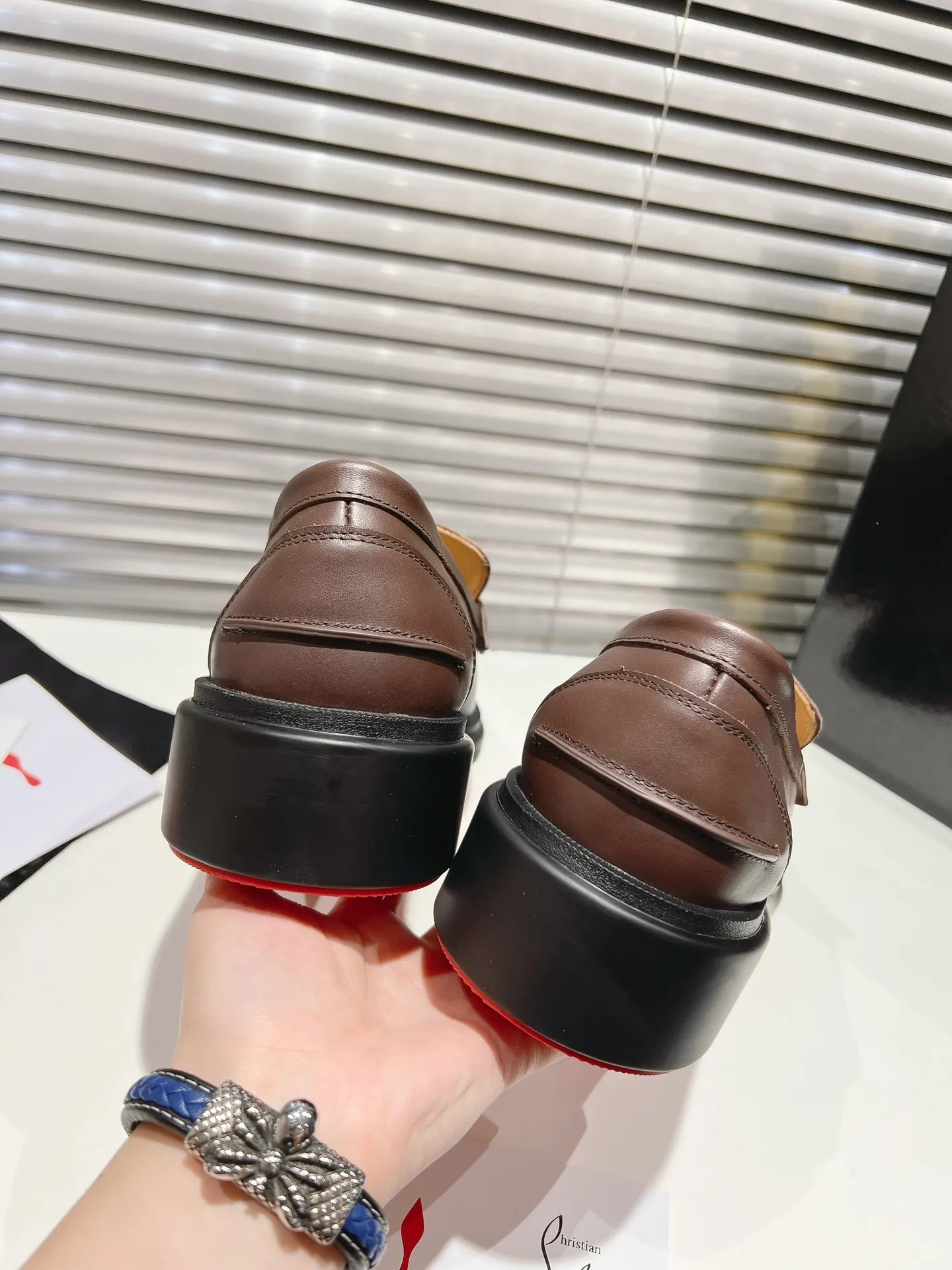 👟👟Ex-factory price 760👟👟 ╔Tire bottom Loaf🆑Black cowhide╗ ·Top version customization·2024𝐬𝐬 𝑪𝒉𝒓𝒊𝒔𝒕𝒊𝒂𝒏 𝑳𝒐𝒖𝒃𝒐𝒖𝒕𝒊𝒏 ▪️No matter the last shape, fabric, diamonds, nails, lining, outsole, they are as close as possible to ZP... ▪️The original sole is specially provided by the original factory ▪️The lining is imported water-dyed cowhide ▪️The private customization time is about 3-7 days —————— Size: Men's 39M-46M